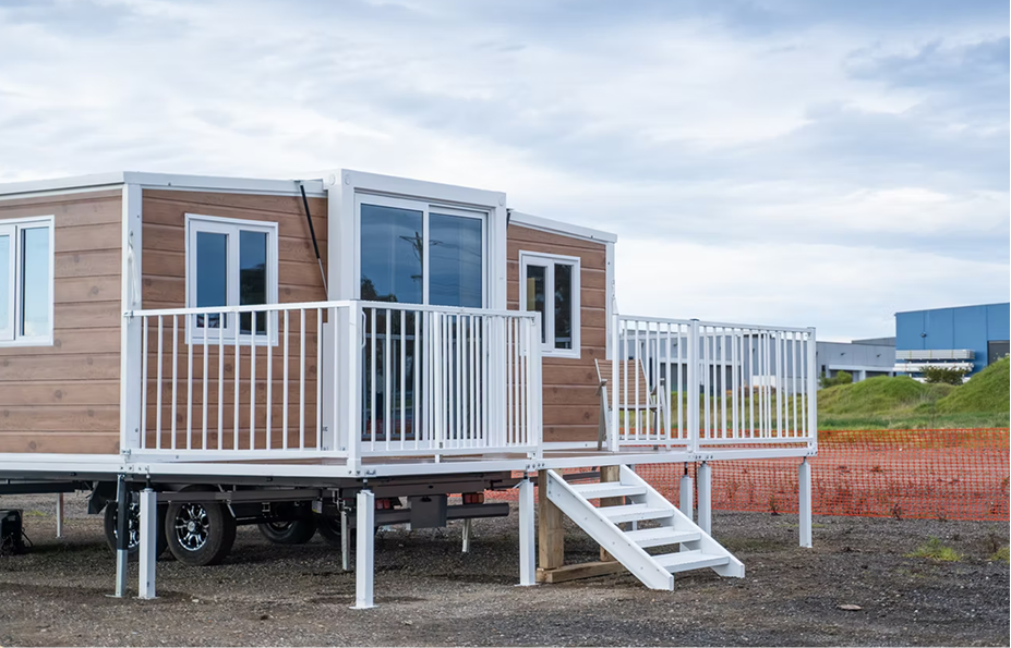 Heavy duty float trailer exterior with weather protected cladding